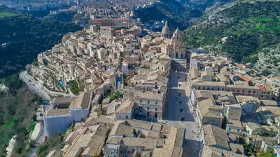 Vista generica su Ragusa o vista sulla città dall'interno dell'affittacamere