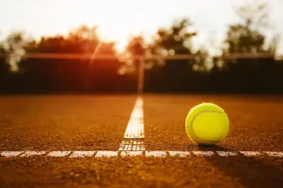 Attività di tennis o squash presso l'agriturismo o nelle vicinanze