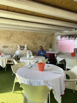 Ristorante o altro punto ristoro di Spacious apartment in Pozzallo, sea view, shared pool