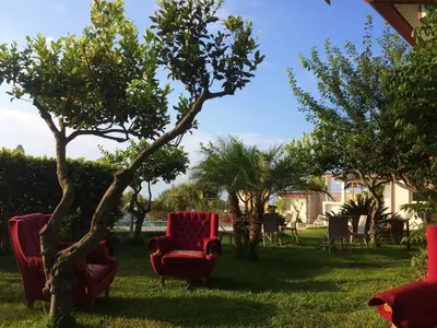 Giardino di Charming Apartment in Pozzallo with Shared Pool, 65 m²
