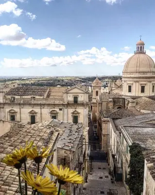 Vista generica su Noto o vista sulla città dall'interno dell'ostello