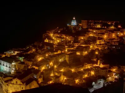 Vista generica su Ragusa o vista sulla città dall'interno dell'affittacamere