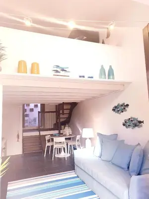 Area soggiorno di Dimora Montalto,indipendente con terrazzo privato