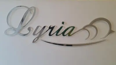 Certificato, attestato, insegna o altro documento esposto da Lyria