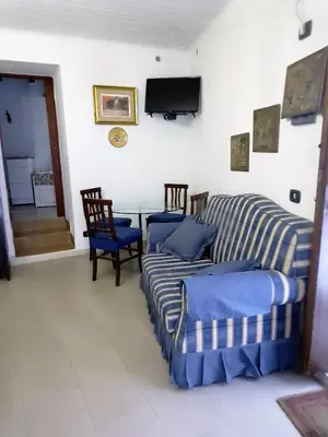Area soggiorno di casa giulietta, Ronco del Carmelo 2