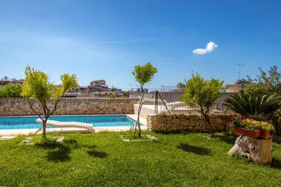 Piscina di Villa Rosaria Rooms o nelle vicinanze
