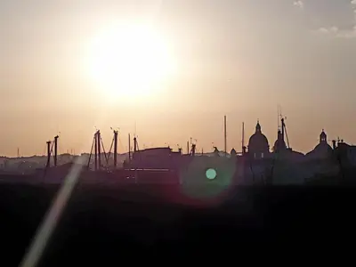 Alba o tramonto visti dall'interno dell'appartamento o dai dintorni