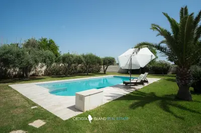Piscina di Villa mare Fontane Bianche o nelle vicinanze