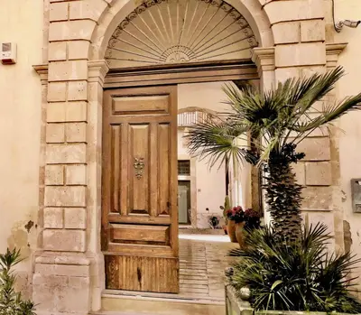 Facciata o entrata di Incantevole appartamento in palazzo storico Ortigia
