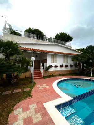 Piscina di Sempre verde o nelle vicinanze