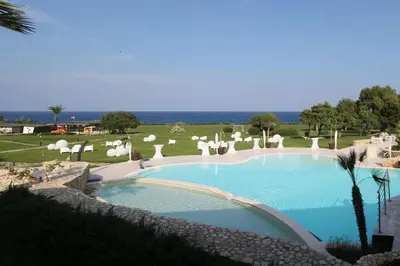 Piscina di Hotel Capo Campolato o nelle vicinanze