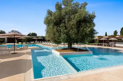 Piscina di Dolce by Wyndham Siracusa - I Monasteri Golf & Spa o nelle vicinanze