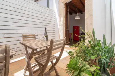 Area soggiorno di Studio Alagona, three minutes walk from the sea