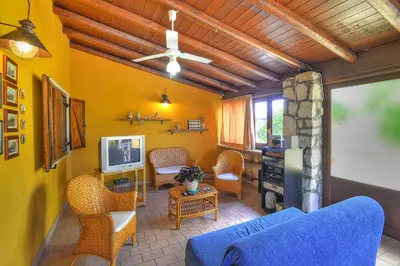 TV o dispositivi per l'intrattenimento presso Villa in Sicily with Private Pool & Garden