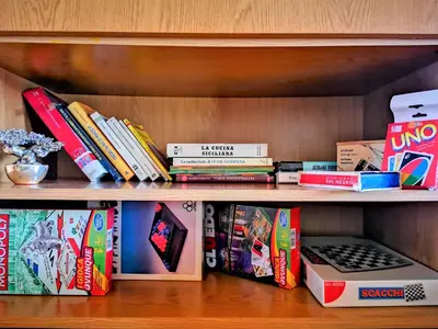 Biblioteca nella casa vacanze