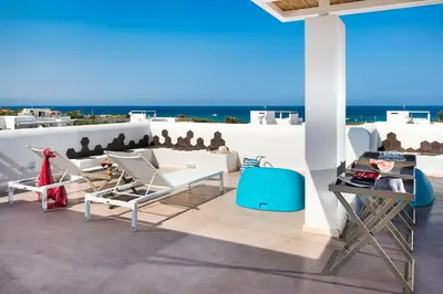 Vista generica sul mare o vista sul mare dall'interno della villa
