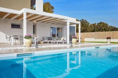 Piscina di Sariva Villa CaseSicule - heated Pool, Beach at 50 m o nelle vicinanze