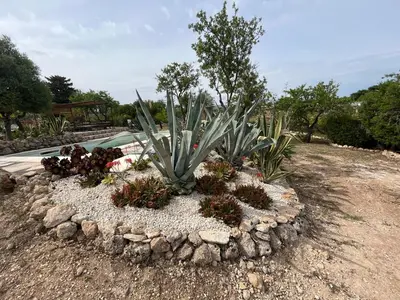 Giardino di Villa La Cava del Val di Noto con piscina privata