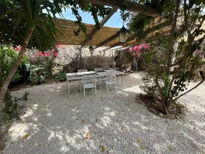 Giardino di Villa La Cava del Val di Noto con piscina privata