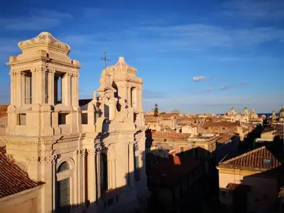 Vista generica su Catania o vista sulla città dall'interno dell'appartamento