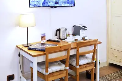 Set per la preparazione di tè e caffè presso Cataneasy Rooms