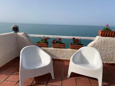 Vista generica sul mare o vista sul mare dall'interno della villa