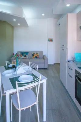 Cucina o angolo cottura di Acacia House - Few meters from the beach
