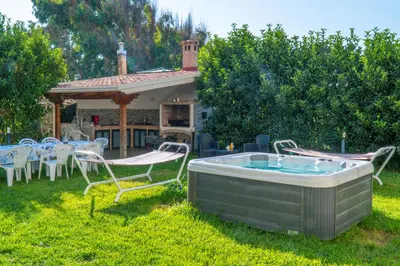 Piscina di Aragosta Apartment - Sea View, a few steps from the beach o nelle vicinanze