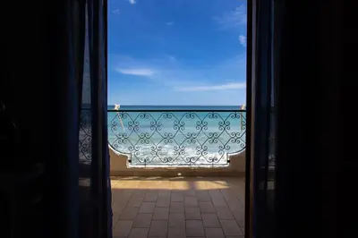 Vista generica sul mare o vista sul mare dall'interno della casa vacanze