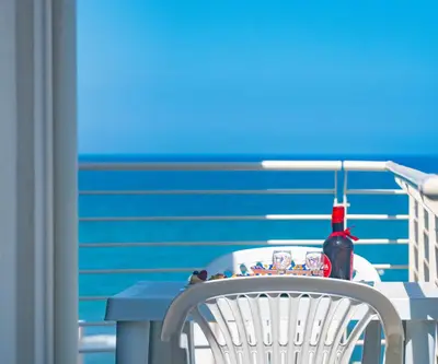Vista generica sul mare o vista sul mare dall'interno dell'appartamento