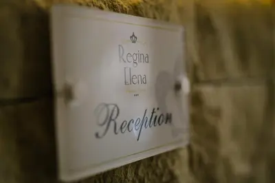 Certificato, attestato, insegna o altro documento esposto da Regina Elena Rooms