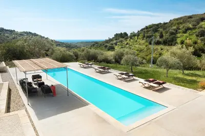 Piscina di Contrada o nelle vicinanze