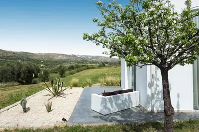 Paesaggio naturale nelle vicinanze della villa
