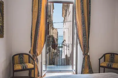 Letto o letti in una camera di Suites of the Royal Council