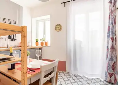 Cucina o angolo cottura di casa e putia