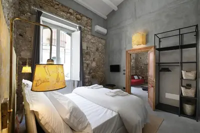 Letto o letti in una camera di ISONZO SUITES
