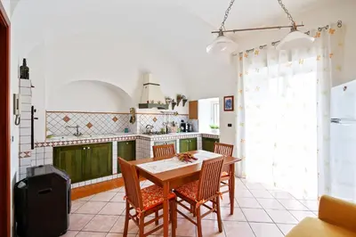 Cucina o angolo cottura di GuestHost - Central Flat with Balconies and Bicycle!