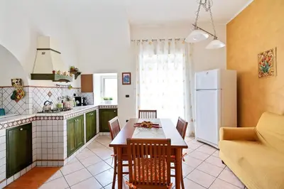 Cucina o angolo cottura di GuestHost - Central Flat with Balconies and Bicycle!