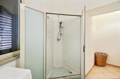 Bagno di GuestHost - Central Flat with Balconies and Bicycle!