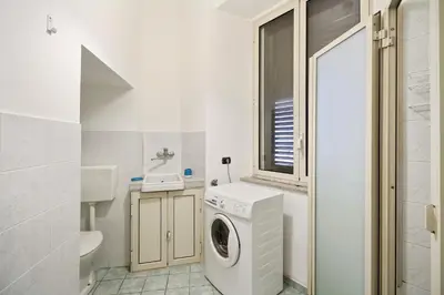 Bagno di GuestHost - Central Flat with Balconies and Bicycle!
