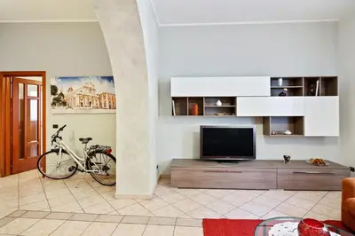 TV o dispositivi per l'intrattenimento presso GuestHost - Central Flat with Balconies and Bicycle!