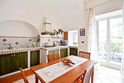 Cucina o angolo cottura di GuestHost - Central Flat with Balconies and Bicycle!