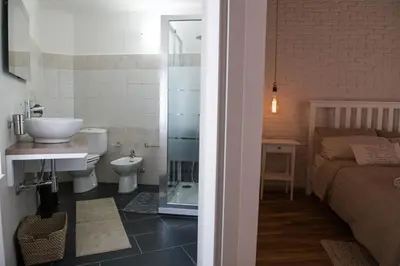 Bagno di Qui ed Ora,Guest house.