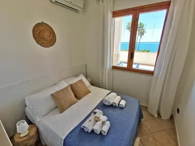 Letto o letti in una camera di Villa Arenile - Seaside - Swimmingpool- Private access to Sea - waterfront - Fontane Bianche - Siracusa