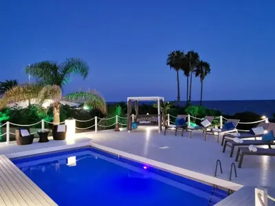 Piscina di Villa Arenile - Seaside - Swimmingpool- Private access to Sea - waterfront - Fontane Bianche - Siracusa o nelle vicinanze