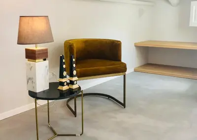 Area soggiorno di Alma White Suite