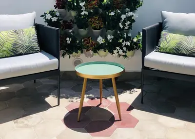 Area soggiorno di Alma White Suite