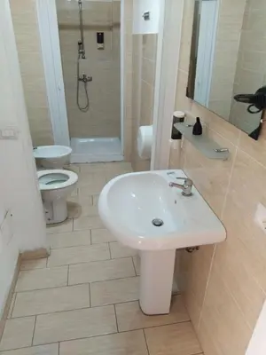 Bagno di BED&FLY NEAR AIRPORT CATANIA FONTANAROSSA BAGNO PRIVATO In CAMERA