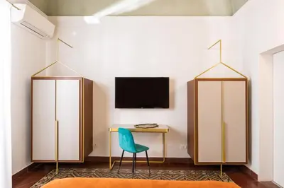 TV o dispositivi per l'intrattenimento presso Scene Suites Apartments