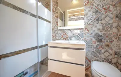 Cucina o angolo cottura di 4 Bedroom Stunning Home In Giarratana